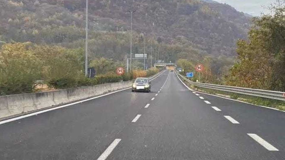 Auto contromano sulla superstrada 36. «Ho rischiato di fare un frontale» Auto contromano sulla superstrada 36. «Ho rischiato di fare un frontale»