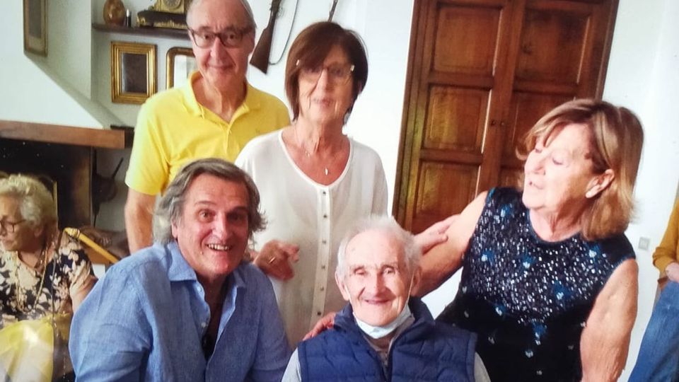Gilardi torna ad Airuno per un giorno Festa al centro anziani: «Sta benissimo» Gilardi torna ad Airuno per un giorno Festa al centro anziani: «Sta benissimo»