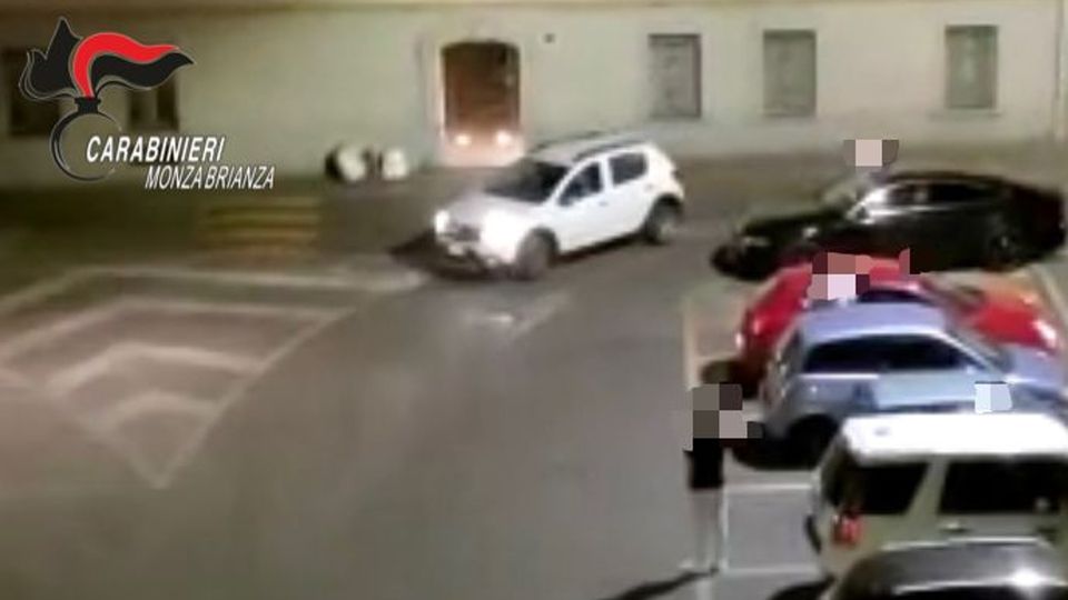 Da studenti a vandali dopo la festa di fine anno Da studenti a vandali dopo la festa di fine anno