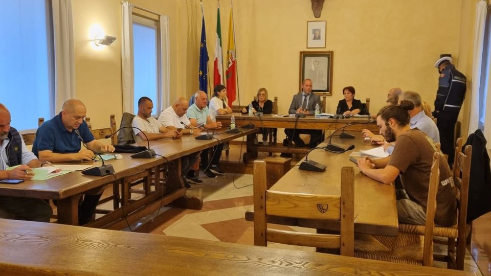Bilancio bocciato. Ballabio, ora è crisi vera Bussola a Consonni: «Torto al paese» Bilancio bocciato. Ballabio, ora è crisi vera Bussola a Consonni: «Torto al paese»