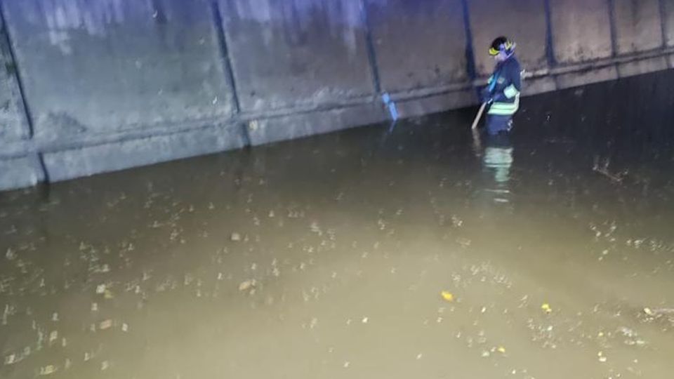 Esperienza da incubo. «La 36 come un torrente Noi tre bloccati nell’auto» Esperienza da incubo. «La 36 come un torrente Noi tre bloccati nell’auto»