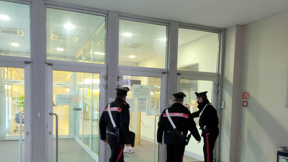 Carabinieri al tribunale di Lecco Carabinieri al tribunale di Lecco