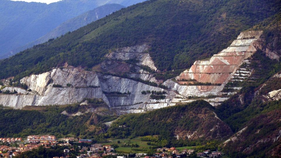 Pannelli fotovoltaici sopra l’ex miniera. Nasce il Parco energia Pannelli fotovoltaici sopra l’ex miniera. Nasce il Parco energia