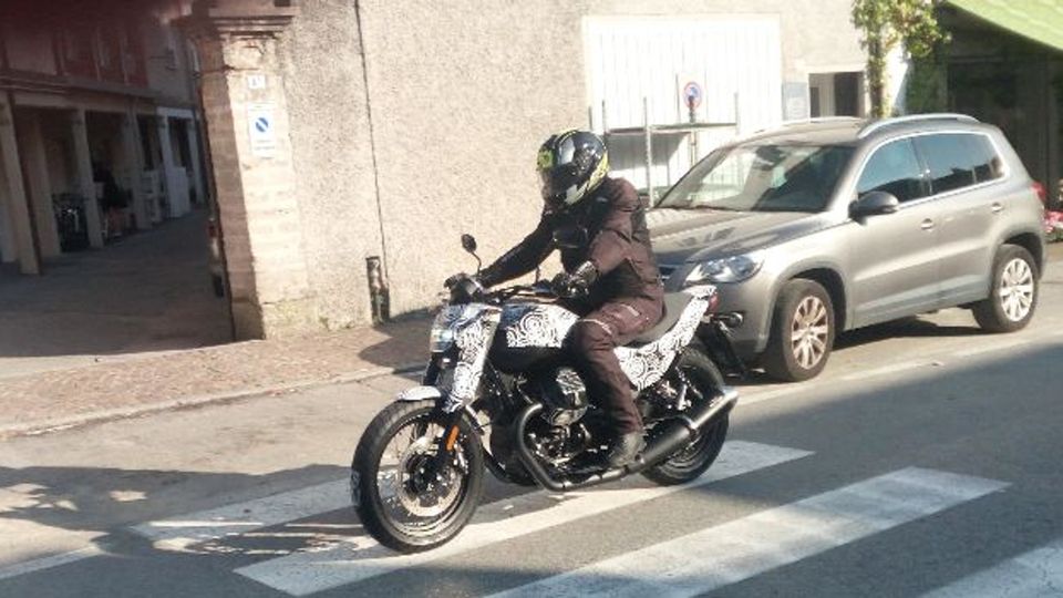 Arriva la Moto Guzzi V 850 X. Dedicata ai neopatentati Arriva la Moto Guzzi V 850 X. Dedicata ai neopatentati
