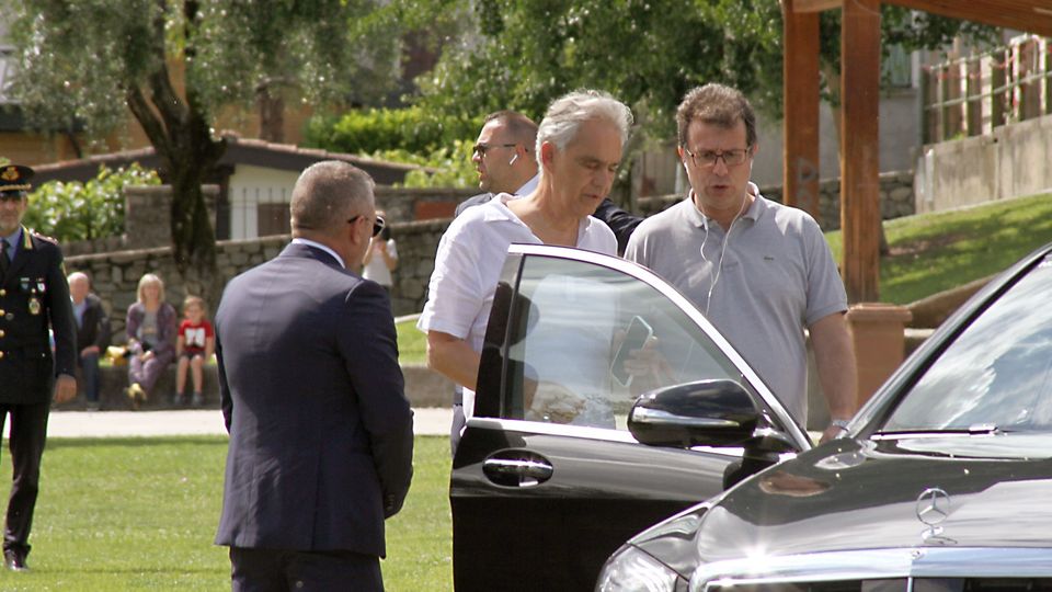 Da Bocelli a Rod Stewart: quanti sono i vip che amano il lago Da Bocelli a Rod Stewart: quanti sono i vip che amano il lago