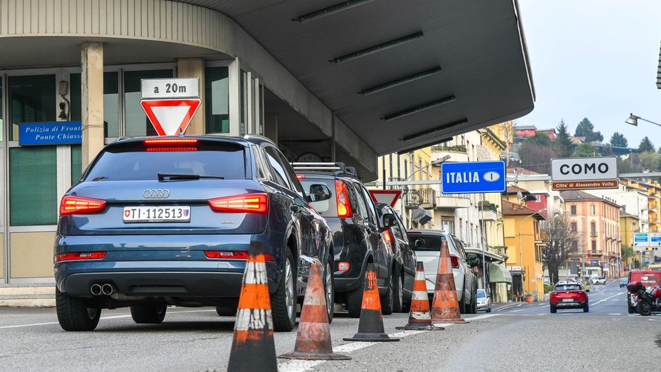 Frontalieri in Ticino. Sfiorano i 76mila, in un anno +3,4% Frontalieri in Ticino. Sfiorano i 76mila, in un anno +3,4%
