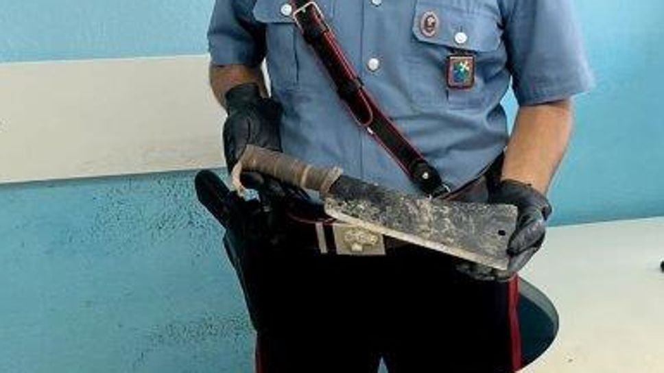 Il machete recuperato dai militari Il machete recuperato dai militari