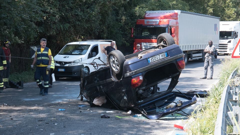 Neopatentato si ribalta sulla Sp 54 Neopatentato si ribalta sulla Sp 54