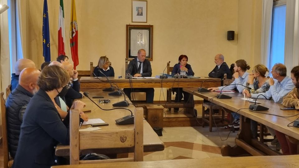 Colpo di scena: Bussola resta sindaco Colpo di scena: Bussola resta sindaco
