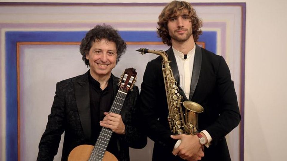 Giro del mondo con chitarra e sax Giro del mondo con chitarra e sax