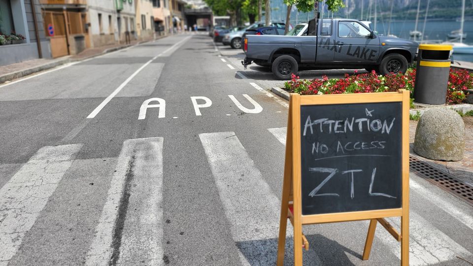 L’area pedonale di Parè non sarà abolita. «Attività e residenti, posizioni diverse» L’area pedonale di Parè non sarà abolita. «Attività e residenti, posizioni diverse»