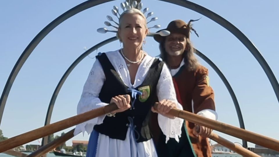 Elena e Nadir sulla “Lucia” alla regata storica di Venezia Elena e Nadir sulla “Lucia” alla regata storica di Venezia