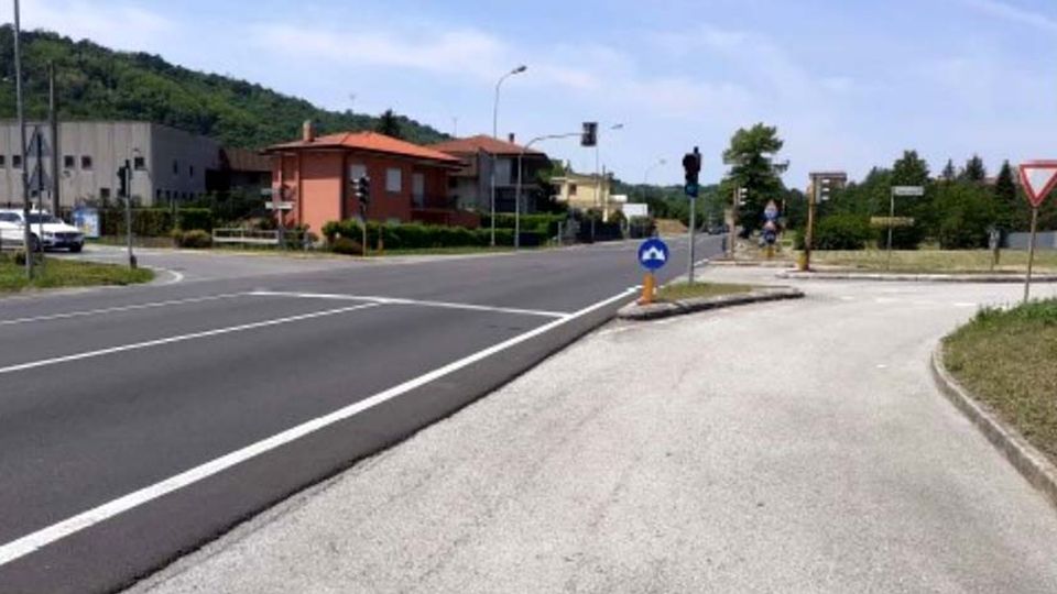 Via i due semafori dalla Como-Bergamo: arrivano i rondò Via i due semafori dalla Como-Bergamo: arrivano i rondò