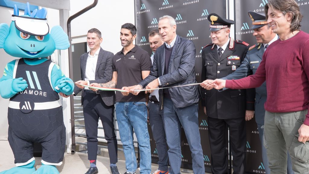 Magnini “battezza” le nuove piscine Magnini “battezza” le nuove piscine
