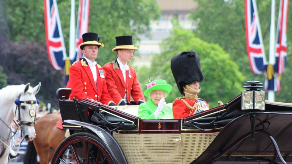 I britannici sul Lario tra lacrime e ricordi «La regina Elisabetta resterà nel nostro cuore» I britannici sul Lario tra lacrime e ricordi «La regina Elisabetta resterà nel nostro cuore»
