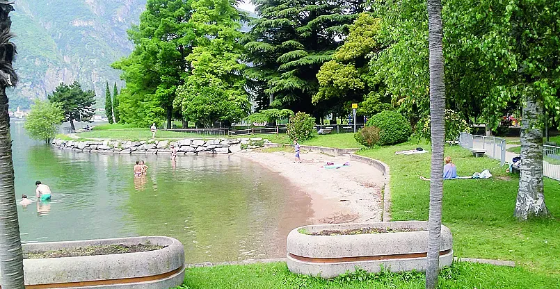 La spiaggia davanti ai giardini di piazza Gera La spiaggia davanti ai giardini di piazza Gera