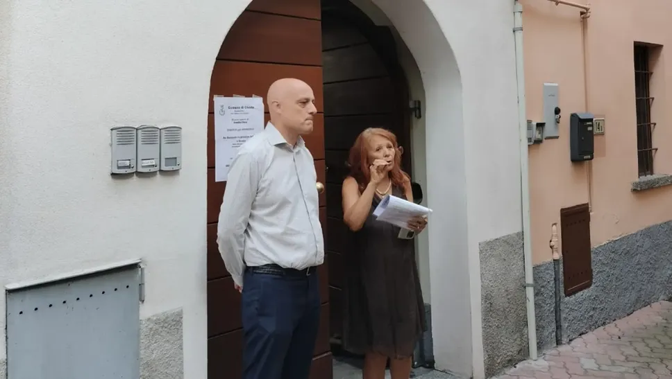 Il sindaco Angelo Isella e Rosalba Citera all’inaugurazione dell’altro giorno Il sindaco Angelo Isella e Rosalba Citera all’inaugurazione dell’altro giorno