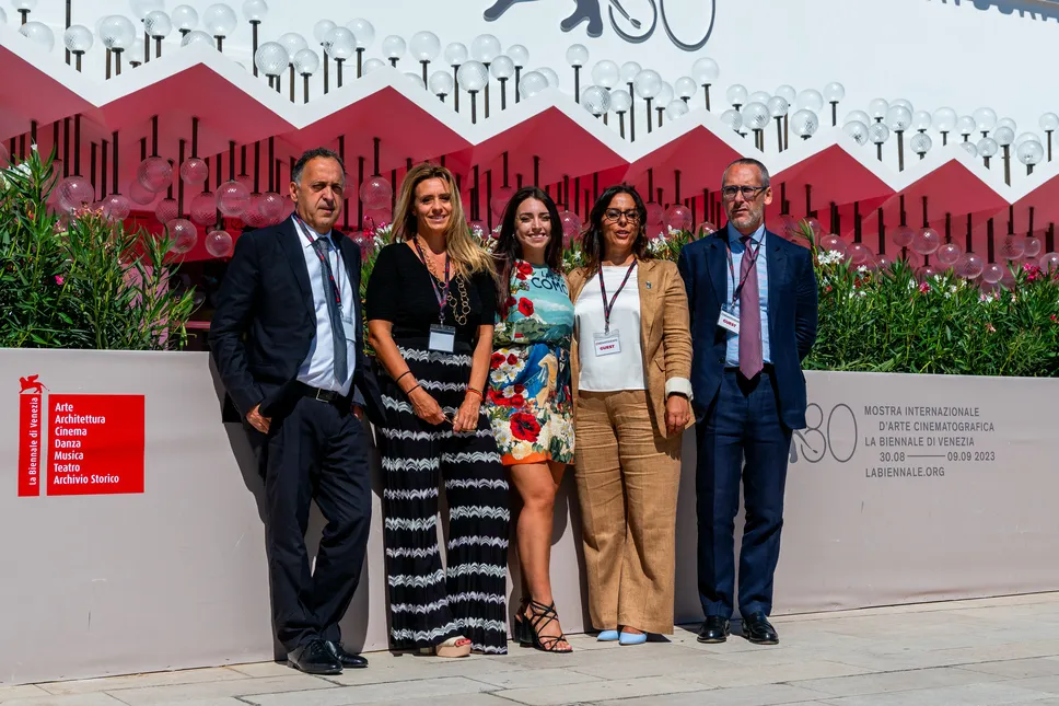 Pasquale Diodato, l’assessore regionale Francesca Caruso e a destra della hostess Alessandra Hofman e il sottosegretario Mauro Piazza Pasquale Diodato, l’assessore regionale Francesca Caruso e a destra della hostess Alessandra Hofman e il sottosegretario Mauro Piazza